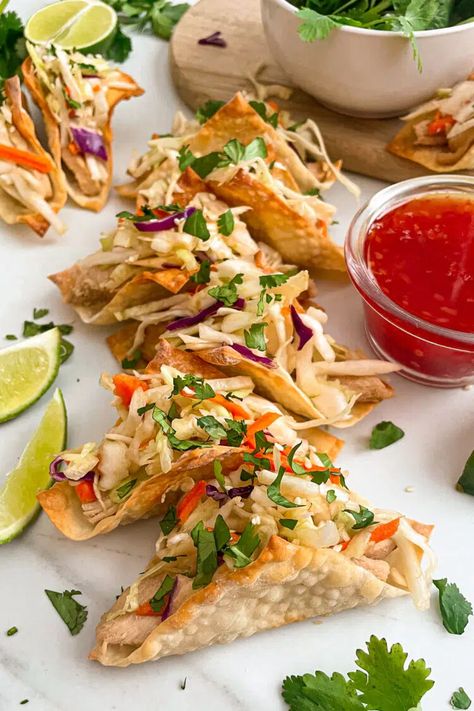 Wonton Tacos Recipe, Chicken Wonton Tacos, Wonton Tacos, Asian Coleslaw, Crispy Wonton, Chicken Wontons, Fried Wontons, Wonton Recipes, Sweet Chili Sauce