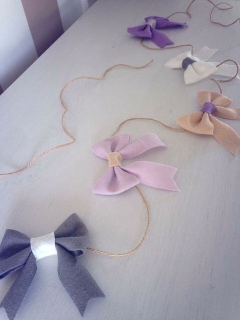 Felt bow garland – The Crafty Mummy Felt Bow Garland, Garland Template, Bow Garland, Felt Bows, Craft Ideas, Felt, Nursery, House Design, Design