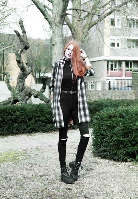 Olivia Emily, Plaid Overcoat, Plaid Jeans, Brave Soul, Gothic Outfits, Dark Fashion, Dream Clothes, Mini Backpack, Grunge Outfits