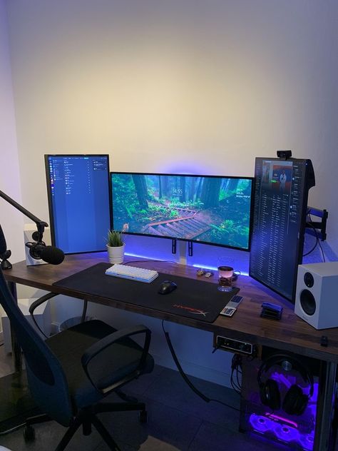 Perfect Workstation Simple Computer Desk, Gaming Desk Setup, Computer Gaming Room, Setup Gaming, Computer Desk Setup, Gamer Setup, Streaming Setup, Pc Gaming Setup, Video Game Room Design