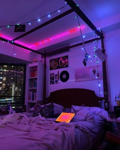 Cool Bedroom Lighting, Gen Z Room, Hypebeast Room Ideas, Hanging Fairy Lights, Cool Bedroom, Neon Bedroom, Chill Room, Room Redesign, Pinterest Room Decor