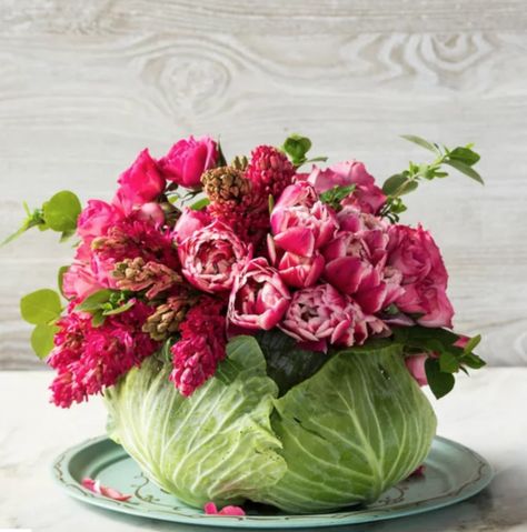 Spring and Easter Tablescapes - La Bella Vita CucinaFacebookInstagramPinterestTwitter Cabbage Flowers, Deco Fruit, Spring Table Settings, Easter Flower Arrangements, Spring Flower Arrangements, Tafel Decor, Floating Flowers, Dusty Miller, Easter Flowers