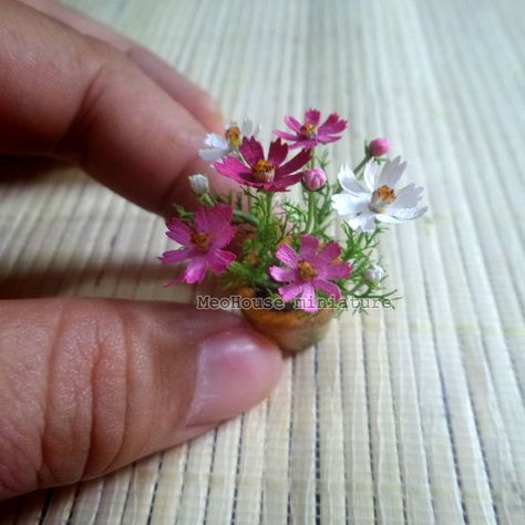 Cosmos Plant, Miniature Flowers, Dollhouse Garden, Fairy House Diy, 3d Quilling, Miniature Plants, Garden Fairy, Paper Flowers Craft, Mini Plants