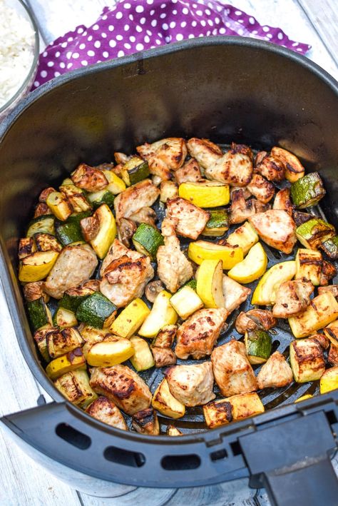 Air Fryer Hibachi Chicken & Vegetables - The Quicker Kitchen Chicken Zucchini Air Fryer, Air Fryer Chicken And Zucchini, Hibachi Air Fryer, Low Carb Hibachi, Air Fryer Chicken And Vegetables, Air Fryer Recipes For Diabetics, Air Fryer Hibachi Chicken, Hibachi Zucchini, Air Fryer Hibachi