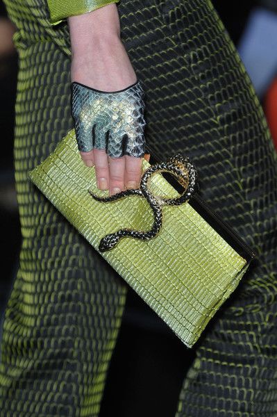 sneaky snake House Slytherin, Snake Fashion, Goth Wardrobe, Snake Bag, Small Hand Bags, Suede Bag, Armani Prive, Emerald City, Style Trends