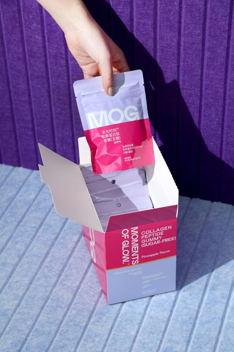 MOMENTS OF GLOW. VISUAL IDENTITY AND PACKAGING on Behance Mylar Bags Packaging, Supplement Packaging, Flyers Ideas, Branding Design Ideas, Supplements Packaging, Collagen Drink, Mylar Bags, Packaging Idea, Pouch Packaging