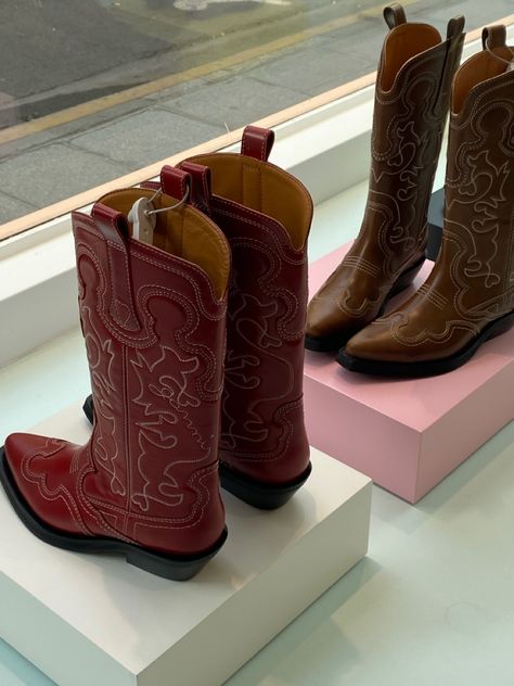 Red Boots Cowboy, Dark Red Cowboy Boots, Purple Cowboy Boots, Red Cowgirl Boots, Cute Cowgirl Boots, Boot Scootin Boogie, Red Cowboy Boots, Red Leather Boots, Looks Country