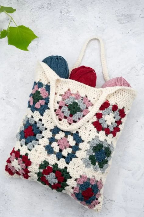 10 Easy Granny Square Crochet Patterns Sac Granny Square, Tote Crochet, Granny Square Projects, Easy Crochet Patterns Free, Bag Pattern Free, Granny Square Bag, Crochet Market Bag, Crochet Clutch, Crochet Granny Square