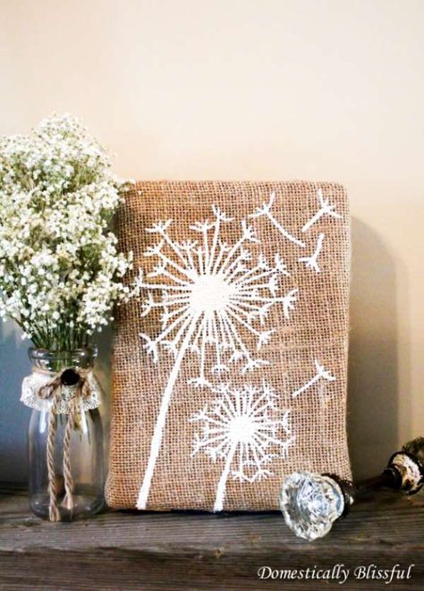 Tableau décoratif - Peinture sur toile de jute. 15 Façons stylées d'utiliser la toile de jute dans votre décoration Burlap Wall Decor Diy, Burlap Canvas Art, Diy Dandelion, Burlap Wall Decor, Burlap Wall Art, Burlap Art, Dandelion Wall Art, Burlap Wall, Wall Decor Diy