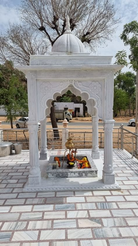 Terrace Temple Design, Outdoor Temple Design, Shiv Mandir Design, Outdoor Mandir Design, Home Mandir Designs, Mandir Background, Shiv Temple, Garden Temple, Hindu Mandir