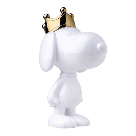 Leblon Delienne on Instagram: “👑 Snoopy Crown 👑 - New sculpture of Snoopy with a Chromed Gold crown. Available in 31 cm and 95 cm. - @snoopygrams #leblondelienne #snoopy…” Kaws Toys, Sculpture Pop Art, Snoop Dog, Found Object Art, Gold Chrome, Art Sculptures, Art Workshop, Gold Crown, Arte Pop