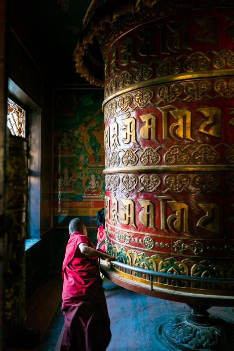 A young monk running around a Buddhist prayer wheel at Boudhanath stupa in Kathmandu, Nepal. Boudhanath Stupa, Tibet Travel, Nepal Culture, Buddhist Prayer, Nepal Travel, Gautama Buddha, Kathmandu Nepal, Buddhist Monk, Buddha Image