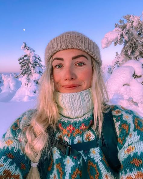 Nature With People, Rachel Pohl, Granola Girl Outfits, Nordic Aesthetic, Nordic Sweater, Mountain Girl, Insta Pictures, Winter Mode, Surf Outfit