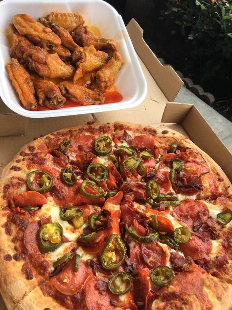 🍕Complete your Thursday night with a freshly made pizza and wings! Get it delivered right to your door. Visit our website today and get your order started easily. 🍗#CrispyCrust  🍗 11 Wing Flavors include - Mild, Hot, Extra Hot, BBQ, Spicy BBQ, Golden Tangy BBQ, Korean BBQ, Mango Habanero, Sweet Sesame, Sweet Chili or No Sauce  📸 Credit: Byron L. on Yelp!  📍 Glendale: (323) 661-3111 📍 Hollywood: (323) 467-2000 🌐 Order Online at www.crispycrust.com Korean Pizza, Wing Flavors, Pizza And Wings, Bbq Korean, Hot Chicken Wings, Fast Pizza, Spicy Pizza, Bbq Wings, Pizza Delivery