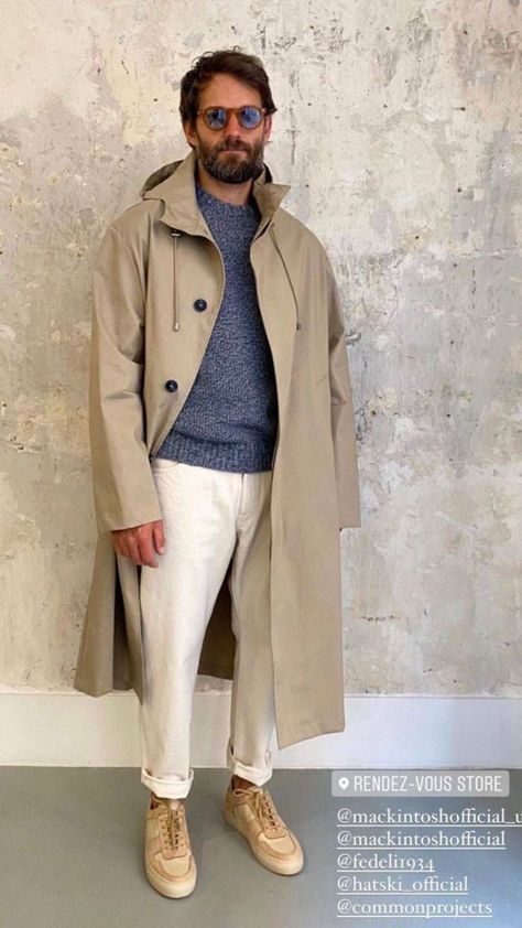 Man Autumn Outfit Casual, Paris In October Outfits Men, Mens European Style, Mens Fashion New York, Black Man Style Aesthetic, Adrette Outfits, Paris Mens Fashion, Khaki Trench, Herren Style