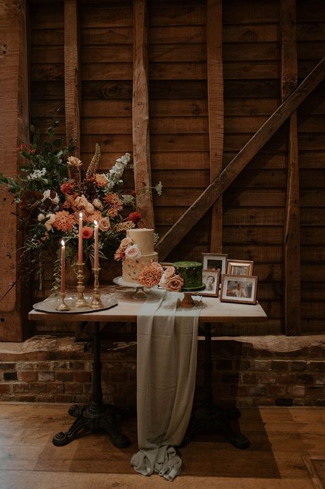 Wedding Cake Table Ideas Vintage, Whimsical Head Table Wedding, Backyard Wedding Cake Table, Wedding Cake On Sweetheart Table, Antique Wedding Decorations Rustic, Cake Table Boho Wedding, Cake Table Arrangement, Wedding Cake Display Table Rustic, Boho Wedding Cake Backdrop