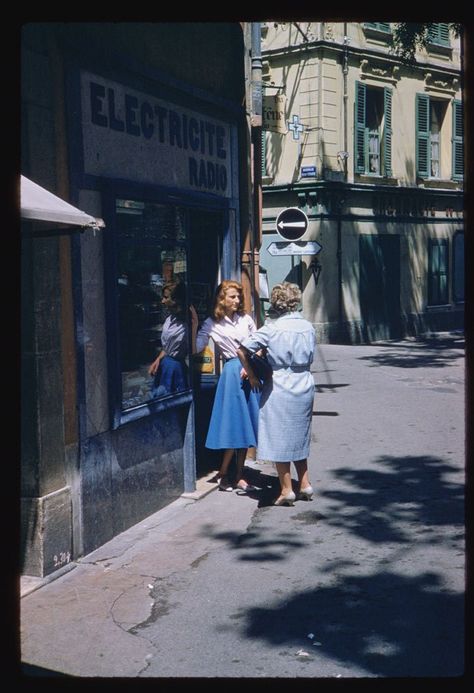 17 Stunning Color Photos That Capture Everyday Life of the South of France during the 1960s 1940 Aesthetic, 1960 Aesthetic, 1960s Aesthetic, The Mysterious Benedict Society, 50s Aesthetic, Romain Gary, France Aesthetic, Parisian Chic Style, My Fantasy World