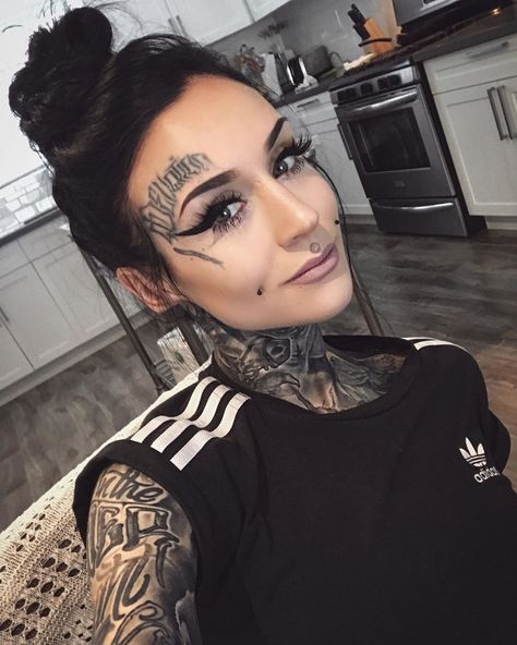 Dark Lipstick Colors, Monami Frost, Dragon Sleeve Tattoos, Japanese Dragon Tattoos, Tattoed Women, Geniale Tattoos, Tattoed Girls, Face Tattoos, Inked Babes