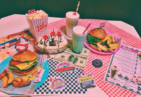 50s Aesthetic 50s Desserts, 1950s Aesthetic, Desserts Aesthetic, Diner Aesthetic, 50s Aesthetic, Burgers And Fries, 50s Diner, 귀여운 음식 그림, Vintage Diner