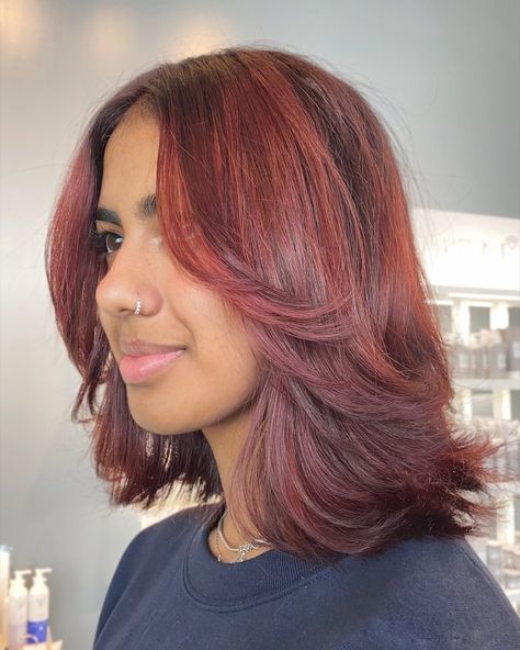 Coral and Burgundy Lob with Flipped-Up Ends Flip Up Hair, Mid Red Hair, Mid Short Hair Cuts, Flipped Up Ends Hair, Red Shoulder Length Hair, Shoulder Length Hair Layers, Neck Haircut, Mid Length Hair Cuts, Shoulder Length Shag