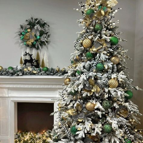 Gold christmas tree theme