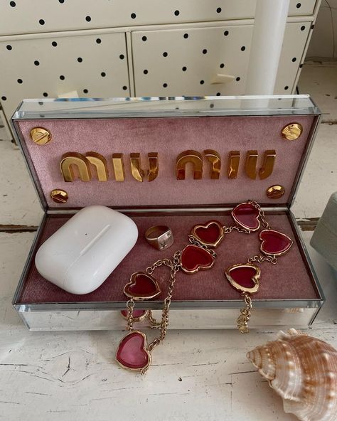 CÉLINE ROSE🩰☕️🐒🎺🐬🦆⭐️ on Instagram: "AHHHHH MY FAVE THRIFT FIND EVAAAAARRRRRR 💔💔💔 PARIS I LUUUUV YOUUUU" Pink Aura, Everything Pink, Teenage Dream, Pink Princess, 2024 Vision Board, 2024 Vision, Girly Girl, Just A Girl, It Girl