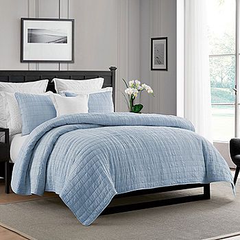 Swift Home Lightweight Oversized Enzyme Washed Crinkle Quilt Coverlet Bedspread Set - JCPenney White And Navy Bathroom, Blue Beds, Cozy Coastal Cottage, Coastal Cottage Decor, Coastal Bedroom Decor, Blue Gray Bedroom, Sweet Room, Golf Room, Coastal Ideas