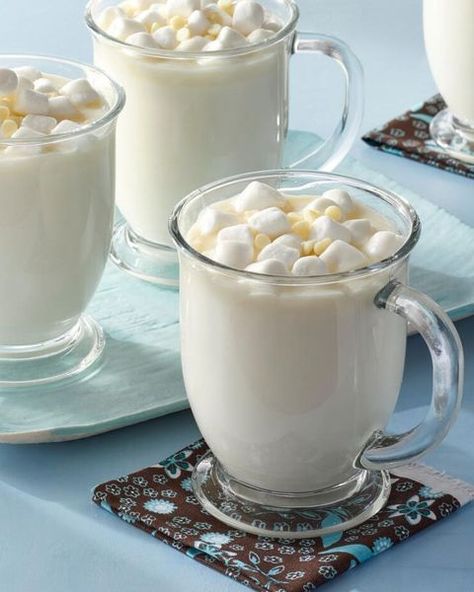 hot chocolate recipes white hot chocolate Party Hot Chocolate Bar, Christmas Dinner For Two, Hot Chocolate Bar Party, Red Velvet Sandwich Cookies, Winter Drink Recipes, White Hot Chocolate Recipe, Peppermint Meringues, Oreo Truffles Recipe, Winter Cooking