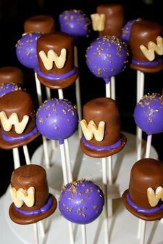 Wonka pops Gummy Kabobs, Willy Wonka Cake, Wonka Cake, Willy Wonka Halloween, Wonka Candy, Wonka Bar, Willie Wonka, Chocolate Factory Party, Charlie Chocolate Factory