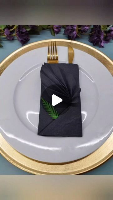 168K views · 6.3K likes | Kake Amor on Instagram: "Servietten falten,# pliages de serviettes #servittentechnik #creativity #idee" Paper Napkin Folding Ideas Wedding, Table Napkin Folding, Diy Christmas Napkins, Napkins Ideas, Folding Napkins, Paper Napkin Folding, Napkin Folds, Christmas Decorations Diy Crafts, Diy Table Decor