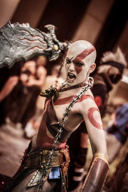 Miss Sinister Cosplay’s take on Kratos. Female Kratos, Comic Book Costumes, Couples Cosplay, Crazy Costumes, Cosplay Pictures, Cosplay Inspiration, Disney Princess Fan Art, Amazing Cosplay, Robot Concept Art