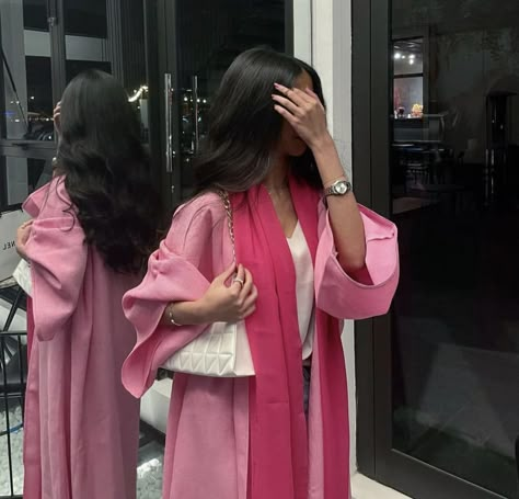 Saudi Clothes, Hidden Face Aesthetic, Pink Abaya, Arab Core, Luxurious Outfits, Abaya Outfit, Hijabi Outfit, Mode Kimono, Luxury Lifestyle Fashion