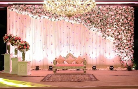 Wedding Decor Photo Backdrop, Small Stage Decoration, Engement Decoration Stage, Floral Stage Decoration For Wedding, South Indian Stage Decoration Weddings, Hindu Wedding Stage, Bridal Stage Decoration, Bridal Background, Jaimala Stage Decoration