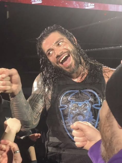 Roman Reigns Pfp, Wwe Icons, Roman Wwe, Roman Reigns Tattoo, Shield Wwe, Wwe Men, Wwe Funny, Roman Reigns Family, Roman Reigns Smile