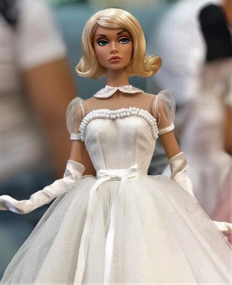 Barbie Doll Dresses, Vintage Outfits 70s, Barbie Bridal, Sewing Barbie Clothes, Barbie Outfits, Glamour Dolls, Barbie Wedding, Barbie Gowns, Poppy Parker Dolls