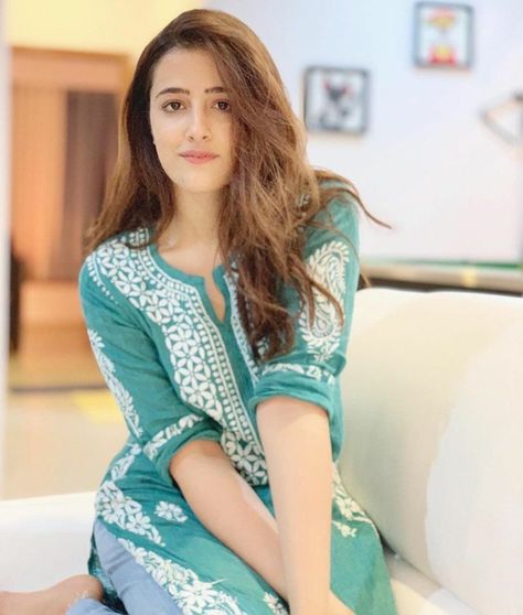 Nupur Sanon, Casual Indian Fashion, Indian Designer Outfits, Indian Attire, Indian Fashion Dresses, Kurta Designs, Casual Fall Outfits, Desi Beauty, Indian Outfits