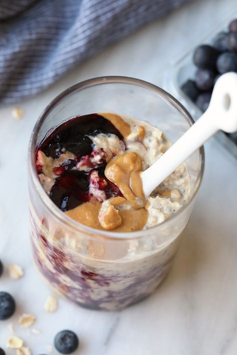 These 6-ingredient peanut butter and jelly overnight oats are the perfect way to start off your morning! They're made with a peanut butter overnight oatmeal base and topped with your favorite jelly giving you tons of fiber, protein, and a whole lotta lovin'. Overnight Oats Pb And J, Pb And J Overnight Oats, Peanut Butter And Jelly Overnight Oats, Peanut Butter And Jelly Overnight Oats Healthy, Overnight Oats With Pbfit, Peanut Butter Overnight Oats With Yogurt, Peanut Butter And Jelly Oats, Overnight Oats Peanut Butter And Jelly, Macro Ideas