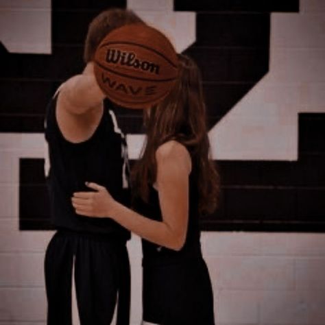 Basketball Couples, Basketball Boyfriend, Basketball Girlfriend, Sports Couples, Dream Boyfriend, Basketball Is Life, Basketball Photography, Sports Romance, Sports Aesthetic