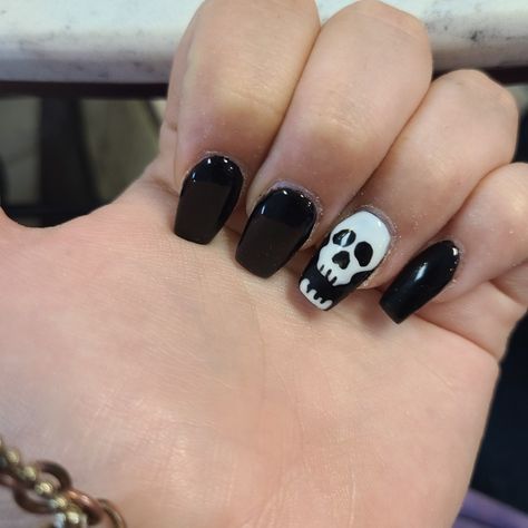 Easy Goth Nails, Short Emo Nail Designs, Emo Nail Art Short, Emo Nails Short, Heavy Metal Nails, Goth Short Nails, Black Emo Nails Short, Mcr Nails, Black Emo Nails