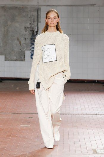 Jil Sander Spring 2019 Ready-to-Wear Collection - Vogue Dresses 90s, Jill Sander, All White Outfit, Women Fashion Edgy, Mode Boho, Couture Mode, Summer Fashion Trends, 가을 패션, Mode Inspiration