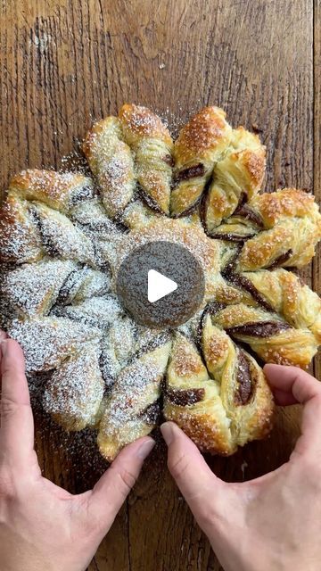 Kelly Senyei | Just a Taste® on Instagram: "EASY PUFF PASTRY SNOWFLAKE! ❄️ I am a store-bought puff pastry super fan. 🥐 There is nothing this shortcut ingredient can’t do! I’ve sandwiched together two sheets of pastry with Nutella to make this snowflake, but any spreadable filling will do, from basil pesto to olive tapenade and cookie butter to fruit jam. ❤️ 👉🏻 COMMENT with the word SNOW and I’ll DM you the clickable recipe link! #puffpastry #easybaking #puffpastrysnowflake #snow #snowflake #holidaybaking #easyrecipes" Puff Pastry Snowflake, Pastries Recipes Dessert, Easy Puff, Blueberry Breakfast Cake, Puff Pastry Desserts, Puff Pastry Tart, Easy Puff Pastry, Afternoon Tea Recipes, Just A Taste