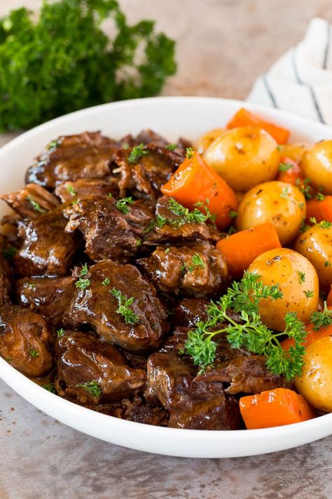 The best Instant Pot pot roast with beef, potatoes, carrots, herbs and spices, all cooked in the pressure cooker. Instant Pot Pot Roast Recipes, Insta Pot Pot Roast Recipes, Instant Pot Pot Roast With Vegetables, Beef Roast Pressure Cooker Recipes, Instant Pot Pot Roast Recipe Easy, Beef Chunks Recipes Instant Pot, Roast Beef Instant Pot Recipes, Instant Pot Recipes Pot Roast, Pressure Cooker Chuck Roast Recipes