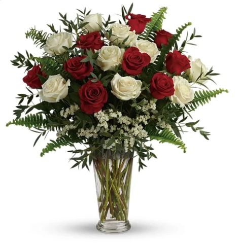 Parvifolia Eucalyptus, Classic Vase, Modern Bouquet, White Rose Bouquet, Beach Flowers, Red And White Flowers, Christmas Flower Arrangements, Red And White Roses, Flower Cart