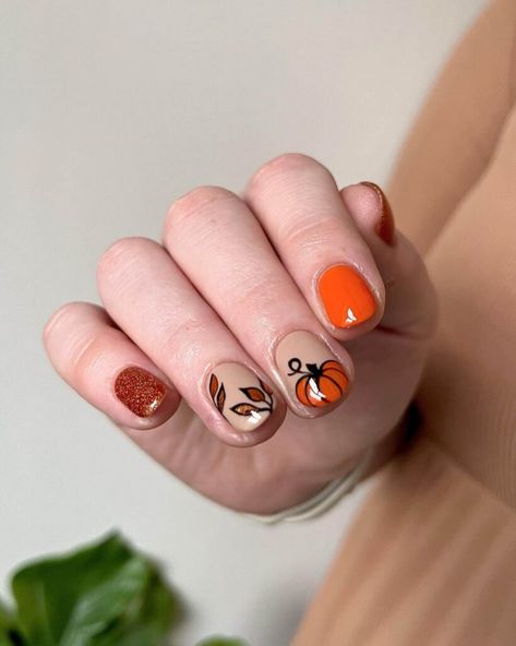 31 Trendy Pumpkin Nails - Ak Pal Kitchen Pumpkin Gel Nails, Disney Fall Nails, Cute Pumpkin Nails, Cute Fall Nail Ideas, Pumpkin Nail Designs, Scarecrows Nails, Pumpkin Nail, Disney Fall, Future Nails