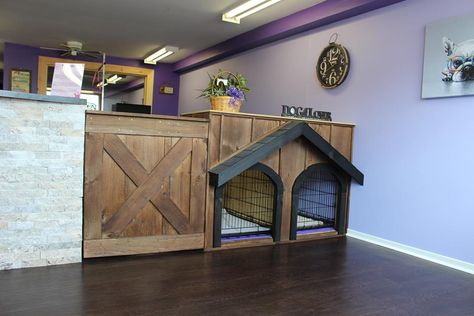 Grooming Salon front entry Boarding Facility Organization, Dog Grooming Salon Ideas Decor Rustic, Grooming Salon Ideas, Dog Grooming Salon Ideas, Dog Grooming Station, Dog Grooming Salon Decor, Grooming Room, Dog Boarding Ideas, Pet Grooming Shop