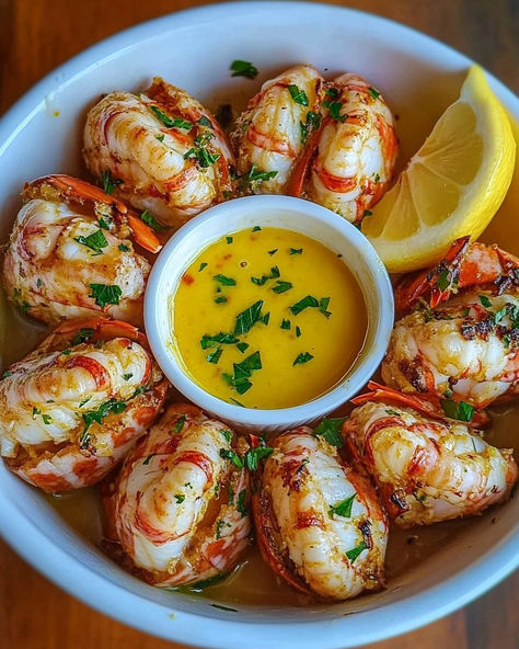 Luxurious Lobster Bites in Aromatic Garlic Butter Sauce Introduction If you're looking to impress your guests or treat yourself to Lobster Appetizer Recipes, Seafood Bites, Lobster Meal, Lobster Meals, Dinner Plating, Lobster Bites, Saturday Meals, Lobster Appetizers, New England Seafood