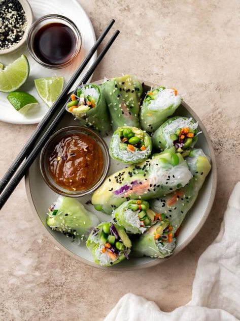 Vegan Fresh Spring Rolls - Pinch of Parsley Vegan Rice Paper Rolls, Homemade Poke, Vietnamese Fresh Spring Rolls, Crunchy Vegetables, Vietnamese Spring Rolls, Fresh Spring Rolls, Perfect Healthy Breakfast, Poke Bowls, Rice Paper Rolls