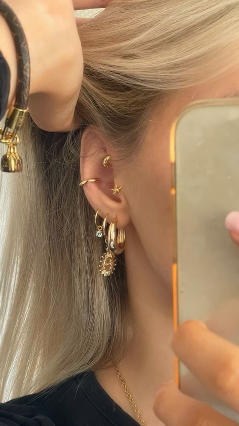 Elegant Piercings Ears, Peircings Earring Ideas, Ušný Piercing, Pierce Ear, Ear Peircings, Xoxo Jewelry, Piercing Inspiration, Cool Ear Piercings, Pretty Ear Piercings