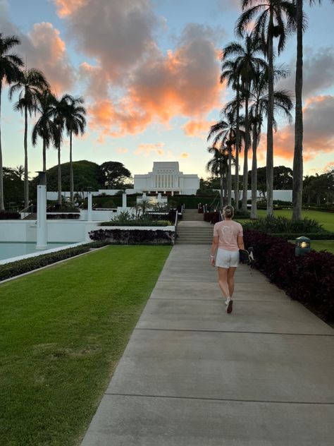 laie hawaii temple Byu Hawaii Aesthetic, Laie Hawaii Temple, Laie Hawaii, Byu Hawaii, Hawaii Temple, Hawaii Aesthetic, I Have A Dream, Island Girl, College Life