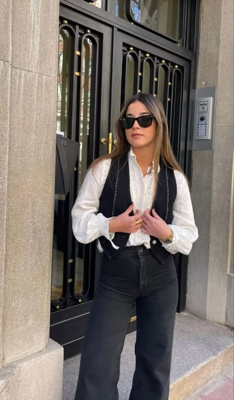 Long Vest Summer Outfit, Vest Long Sleeve Outfits, Shirt And Waistcoat Outfit, How To Style Black Vest Outfit Ideas, Vest Winter Outfits For Women, Autumn Vest Outfit, Black Vest Outfit Winter, Waistcoat Outfit Winter, Black Vest Outfits For Women Work